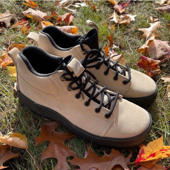 Cole Haan Vintage Chunky Lace Up Light Tan Suede Boots Sz 9 Womens - Picture 1 of 8